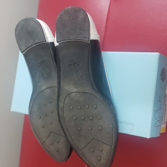 LIFE STRIDE SHOES - Picture 5 of 7